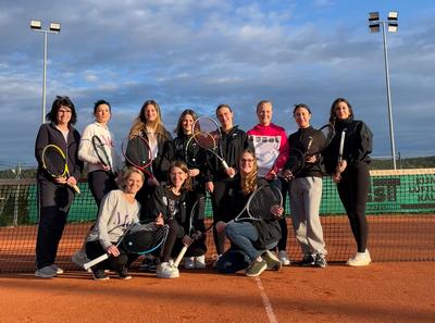 <&nbsp;Bild Damen&nbsp;>