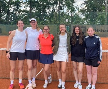 <&nbsp;Bild Damen II&nbsp;>