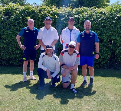 <&nbsp;Bild Herren 40&nbsp;>