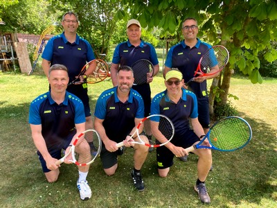 <&nbsp;Bild Herren 40 II&nbsp;>